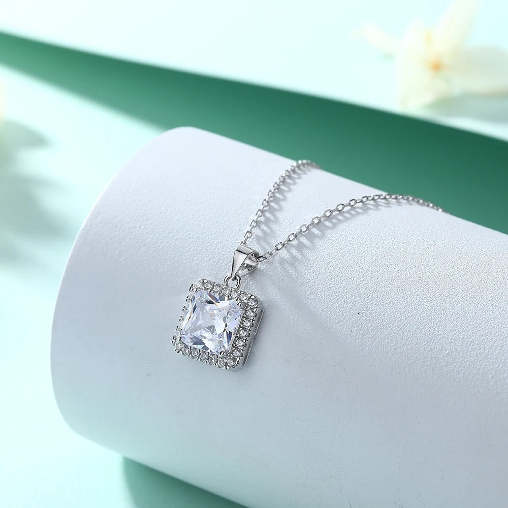 Anya Necklace